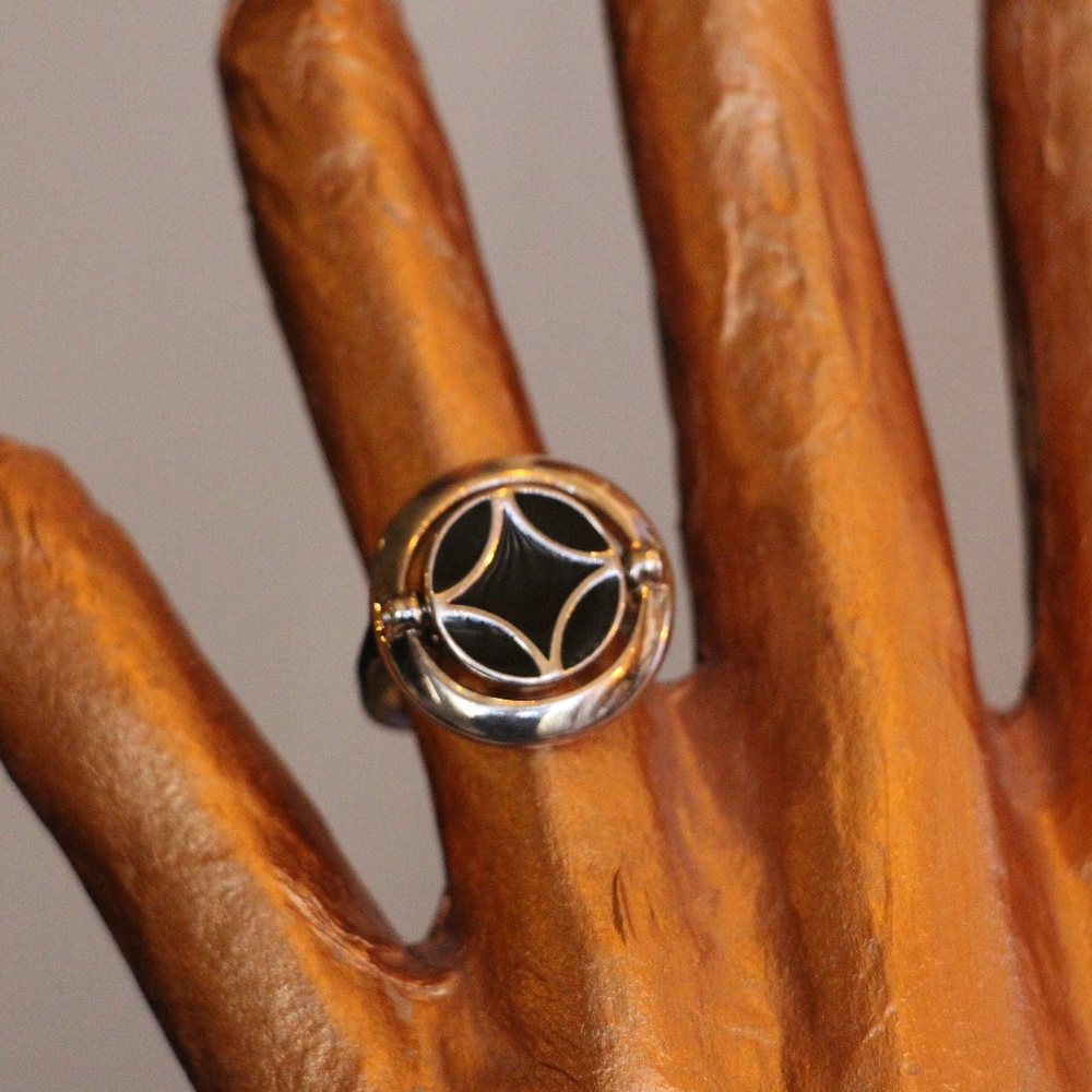 "Full Circle" ring by Premier Designs - size 8